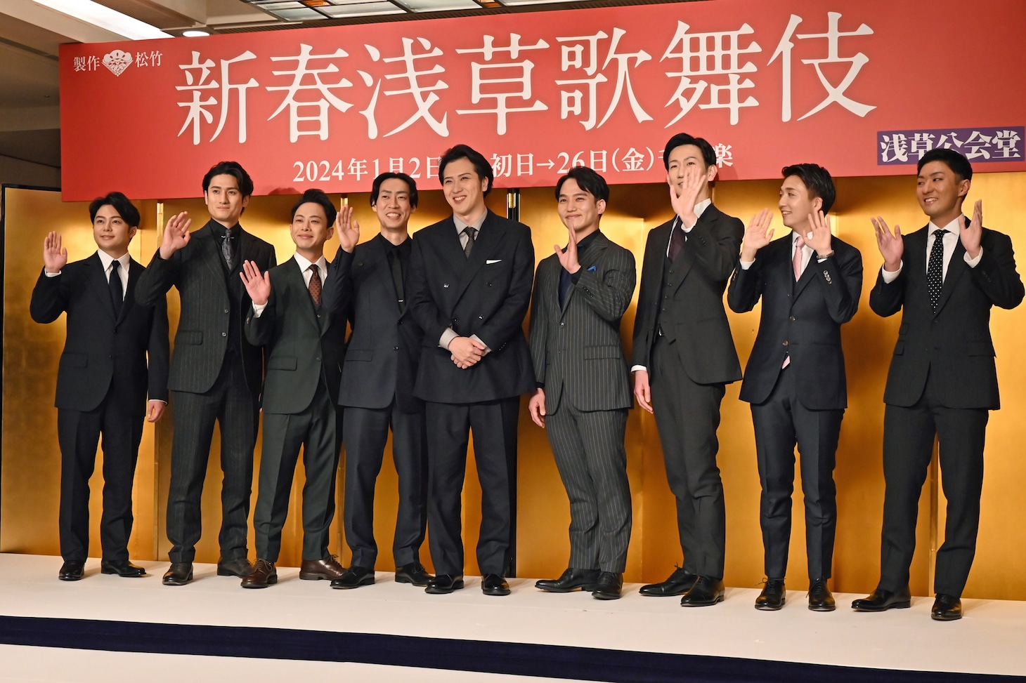 左から中村莟玉、中村隼人、中村種之助、坂東巳之助、尾上松也、中村歌昇、坂東新悟、中村米吉、中村橋之助。