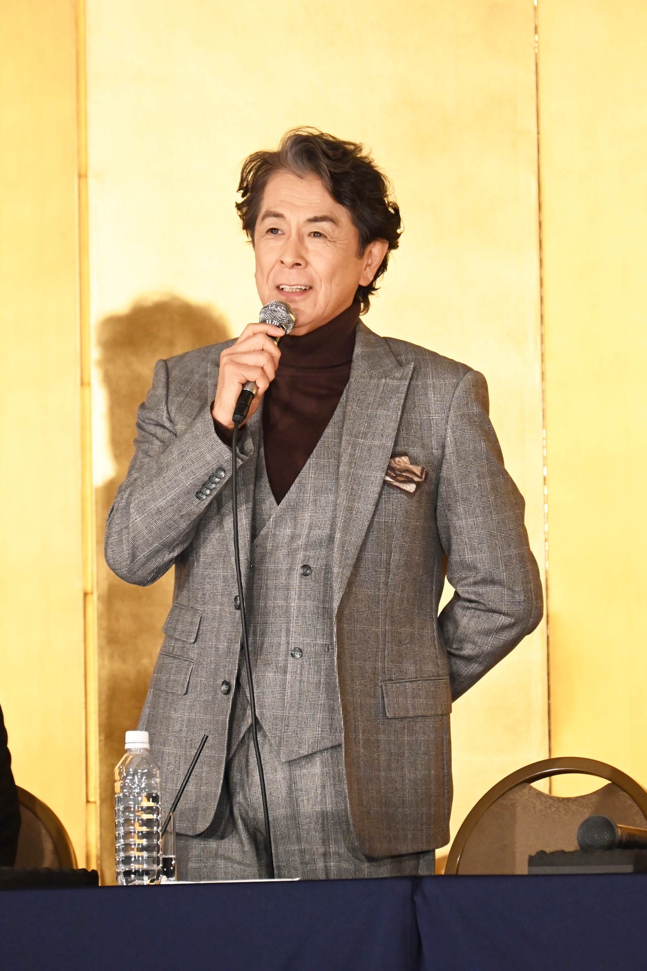 長谷川初範
