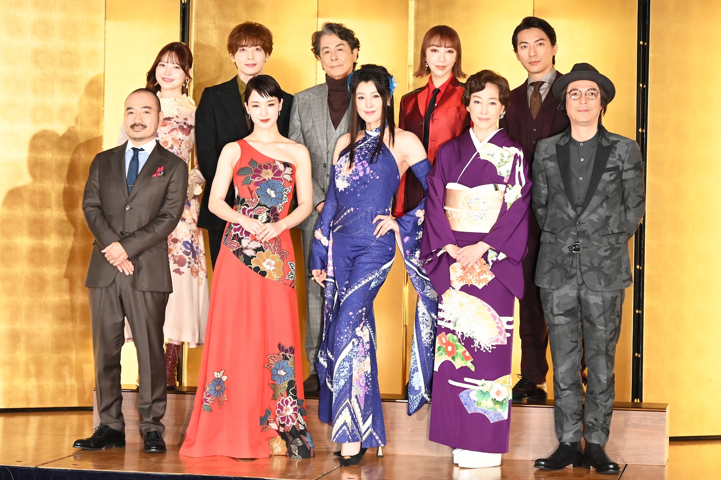 上段左から新谷姫加、染谷俊之、長谷川初範、美弥るりか、上山竜治。下段左から岩崎う大、剛力彩芽、藤原紀香、高島礼子、河原雅彦。