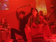 悪い芝居 第一幕ふぁイナル公演「スーパーふぃクション ふぉーエヴァー」より。（撮影：堀川高志 / kutowans studio）