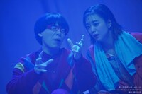 悪い芝居 第一幕ふぁイナル公演「スーパーふぃクション ふぉーエヴァー」より。（撮影：堀川高志 / kutowans studio）