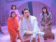 悪い芝居 第一幕ふぁイナル公演「スーパーふぃクション ふぉーエヴァー」より。（撮影：堀川高志 / kutowans studio）
