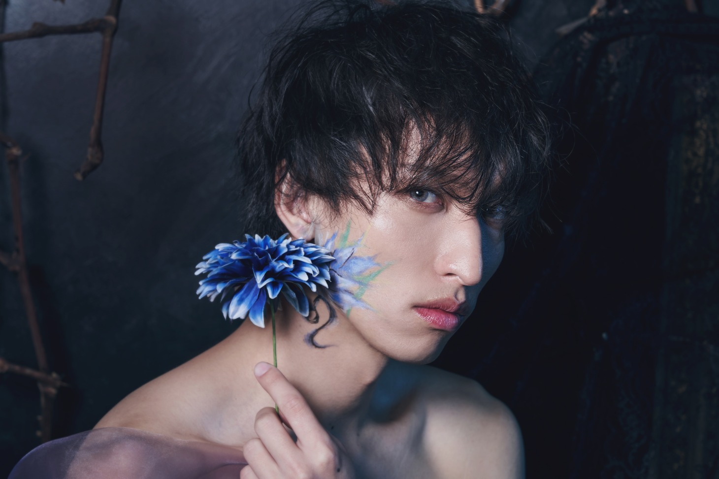 「フォトブック『星巡り』3」より、三好大貴。