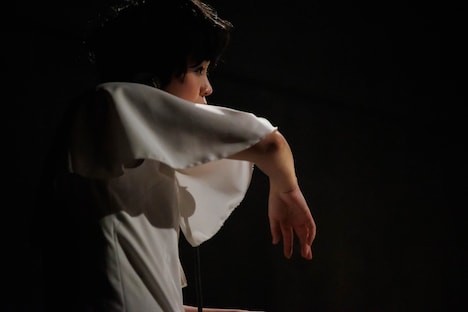 安住の地 一人芝居企画「声」より。（撮影：山下裕英）