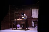 突劇金魚プロデュース GoldFishTheatre 第4回公演「墓場のオサムと機嫌のいい幽霊2」より。（撮影：沈美和）