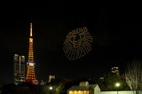 東京タワーライトアップ・ドローンショーの様子。（撮影：上原タカシ）