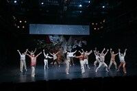 芸劇danceワークショップ2023 発表公演「√オーランドー 身体的冒険と三百年の遊び」より。（撮影：金子愛帆）