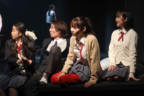 演劇ユニット鵺的公演 第17回公演「天使の群像」より。（撮影：石澤知絵子）