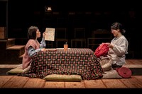 ニットキャップシアター 第44回公演「よりそう人」より。（撮影：井上嘉和）