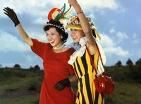 木下惠介が監督した映画「カルメン故郷に帰る」（1951年）より。