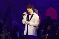 billboard classics×SNOOPY「Magical Christmas Night」より、城田優。