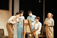 タカハ劇団「ヒトラーを画家にする話」より。（撮影：塚田史香）