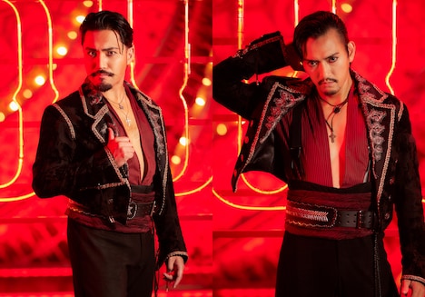 サンティアゴ役の中井智彦(左)、中河内雅貴(右)。