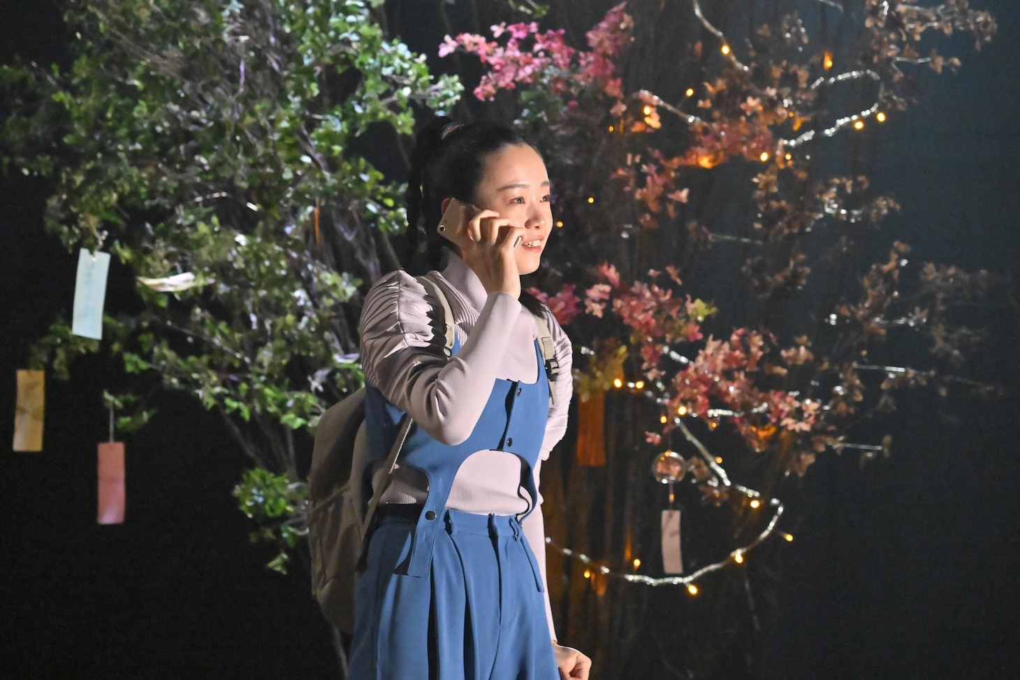 「東京芸術祭 2023」直轄プログラム FTレーベル ロロ「オムニバス・ストーリーズ・プロジェクト（カタログ版）」より。（撮影：阿部章仁）