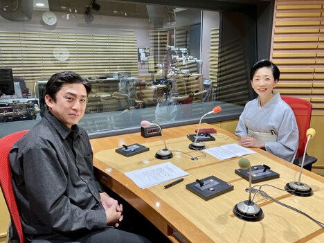 左から松本幸四郎、吉崎典子。