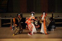 「《シネマ歌舞伎》蜘蛛の拍子舞」より。(c)松竹株式会社