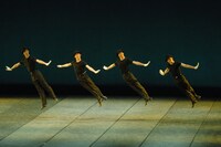 「ヴァリエーション for 4」より。（撮影：鹿摩隆司）