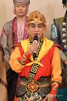 片岡愛之助（中央）