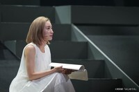 「朗読劇『はじめての』＜後編＞」より、梅田彩佳。
