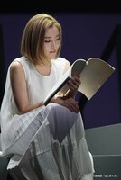 「朗読劇『はじめての』＜後編＞」より、梅田彩佳。