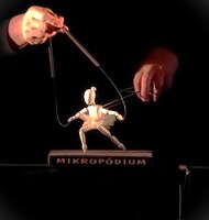 MIKROPODIUMの過去の公演より。