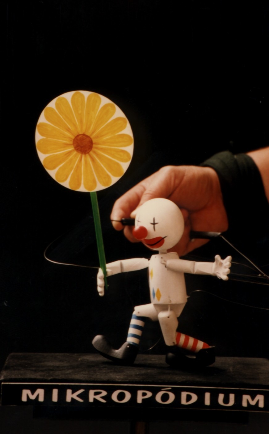MIKROPODIUMの過去の公演より。