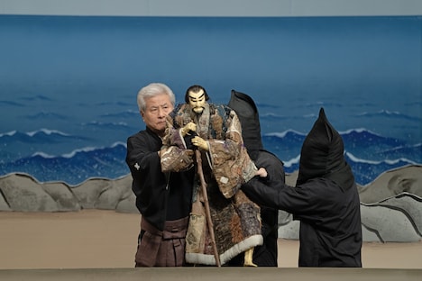 「令和6年初春文楽公演」第3部「平家女護島」より。（提供：国立文楽劇場）