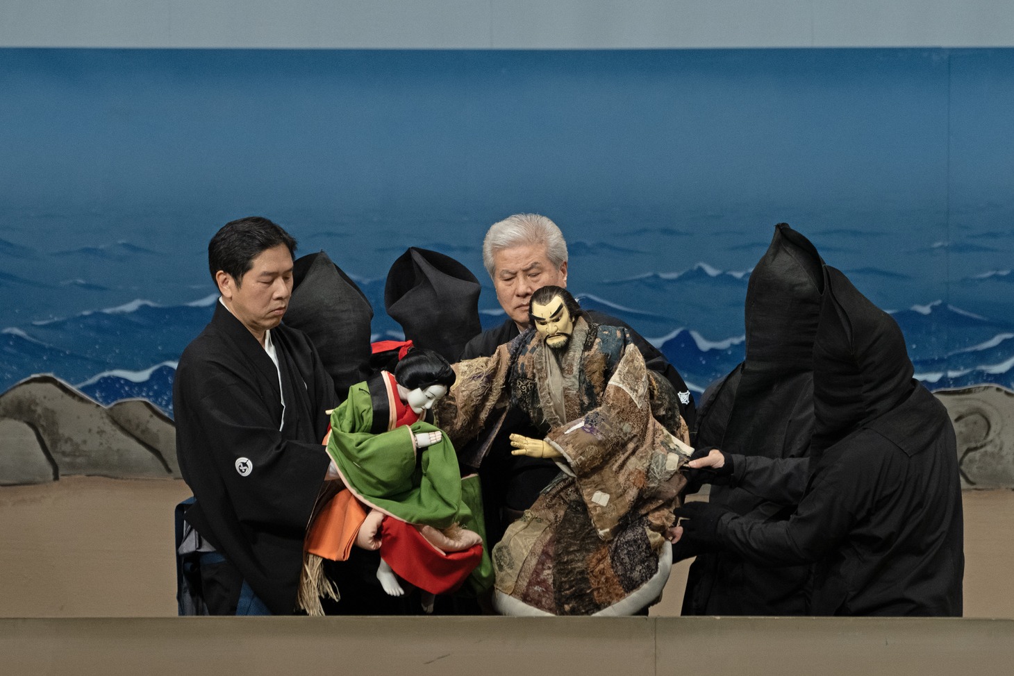 「令和6年初春文楽公演」第3部「平家女護島」より。（提供：国立文楽劇場）