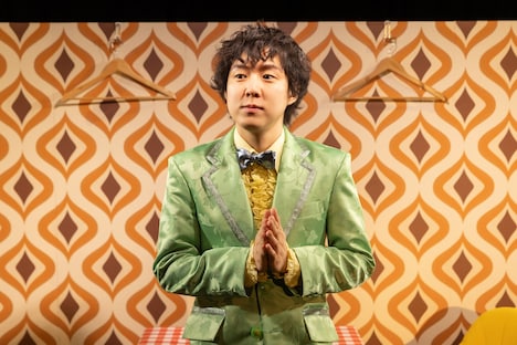 月刊「根本宗子」15周年記念興行 第1弾「～15年目で本気のバー公演もっかいやります！～新作『腑に落とす。』」より。