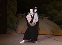 「令和6年初春歌舞伎公演」より、「芦屋道満大内鑑 －葛の葉－」。（提供：国立劇場 撮影：二階堂健）
