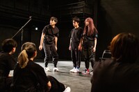 吉祥寺ダンスLAB. vol.6 小野彩加 中澤陽 スペースノットブランク「言葉とシェイクスピアの鳥」より。(c)takaramahaya