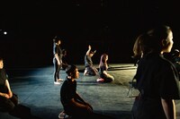 吉祥寺ダンスLAB. vol.6 小野彩加 中澤陽 スペースノットブランク「言葉とシェイクスピアの鳥」より。(c)takaramahaya