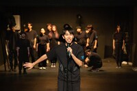 吉祥寺ダンスLAB. vol.6 小野彩加 中澤陽 スペースノットブランク「言葉とシェイクスピアの鳥」より。(c)takaramahaya