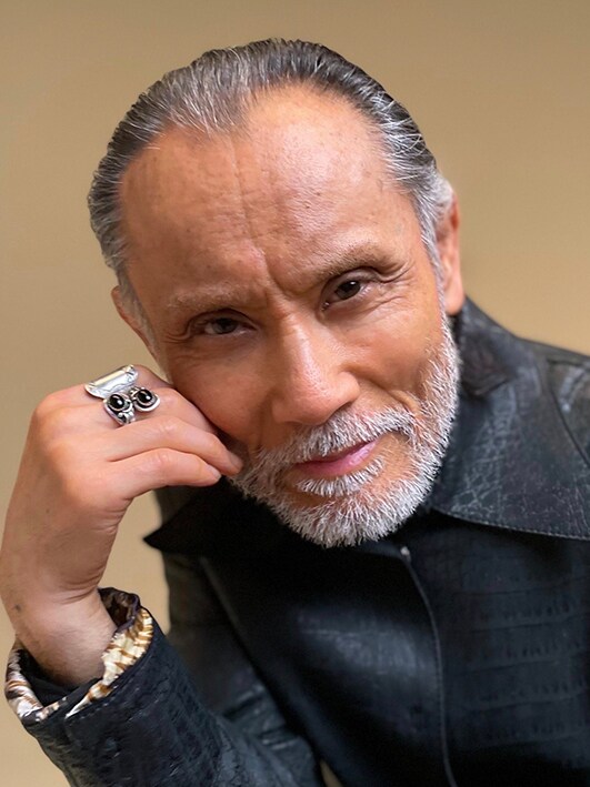 内博貴が太宰治演じる「舌切雀」で萬田久子・片岡鶴太郎がおばあさんと