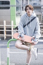 「東啓介2024.04-2025.03カレンダーブック」（東京ニュース通信社）より。