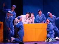 音楽座ミュージカル「シャボン玉とんだ宇宙（ソラ）までとんだ」より。（撮影：二階堂健）