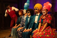 to R mansion プレゼンツ 新春ファミリーキャバレーショー「はだかの王様」より。（撮影：いそたくま）