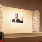 「中村勘三郎十三回忌追善 偲ぶ会」に千人以上の献花者 中村勘九郎は父の写真を見上げ「すごい男」