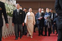 彬子女王殿下（中央）