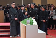 左から中村勘九郎、中村勘太郎、中村長三郎、中村七之助、中村鶴松。