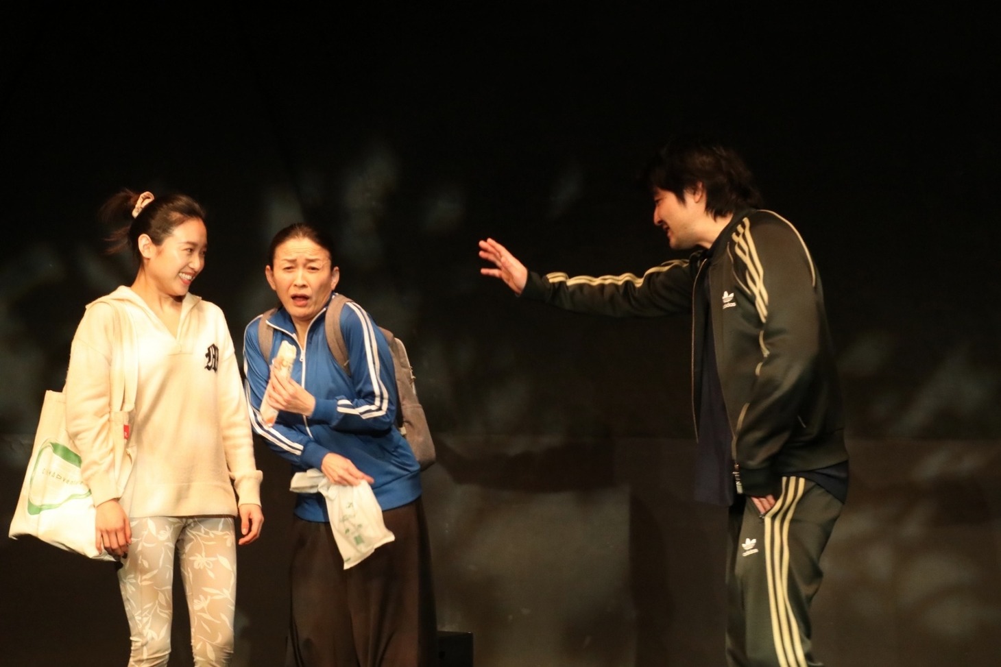 名村辰ソロユニットnamu旗揚げ公演「地獄は四角い」より。（撮影：金子裕美）