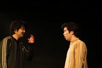 名村辰ソロユニットnamu旗揚げ公演「地獄は四角い」より。（撮影：金子裕美）