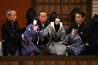 「艶容女舞衣」酒屋の段より。（提供：国立劇場）