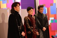 左から甲斐翔真、望海風斗、石井一孝。