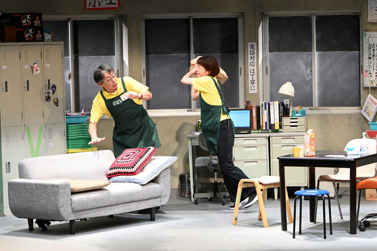 二兎社公演47「パートタイマー・秋子」より。（撮影：本間伸彦）