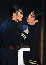 OSK日本歌劇団「へぼ侍～西南戦争物語～」より。