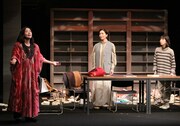 「日本の演劇人を育てるプロジェクト」文化庁 海外研修の成果公演「みえないくに」より。