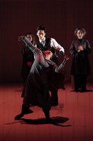 ティーファクトリー / 公益財団法人武蔵野文化生涯学習事業団提携公演「ヘルマン」より。（撮影：間野真由美）