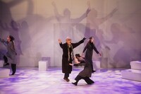 ティーファクトリー / 公益財団法人武蔵野文化生涯学習事業団提携公演「ヘルマン」より。（撮影：間野真由美）