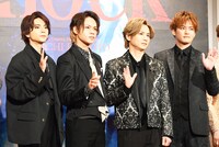 左から佐藤勝利、上田竜也、堂本光一、中山優馬。